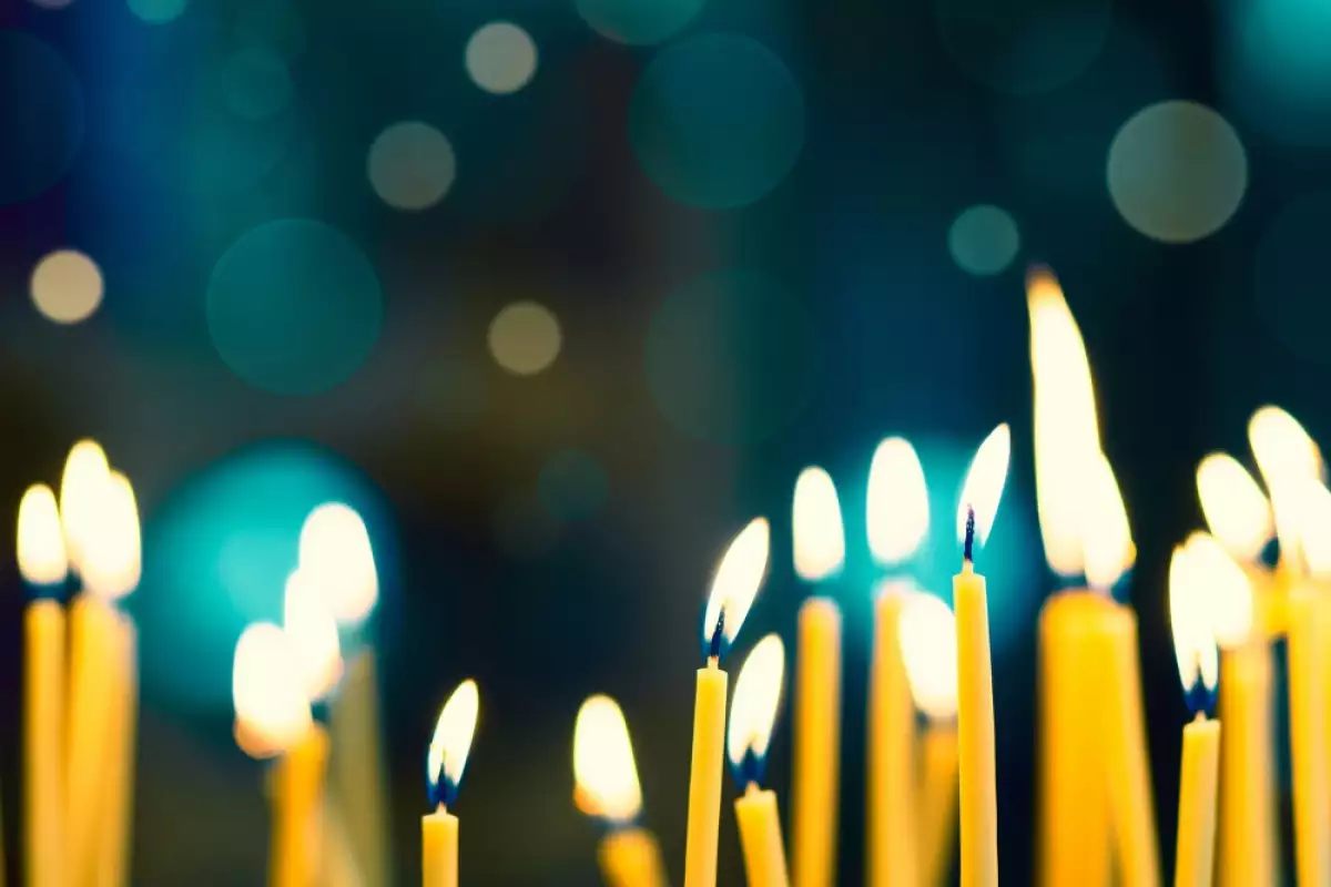 Защо не трябва да целувате умрял човек 2 candles sveshti4