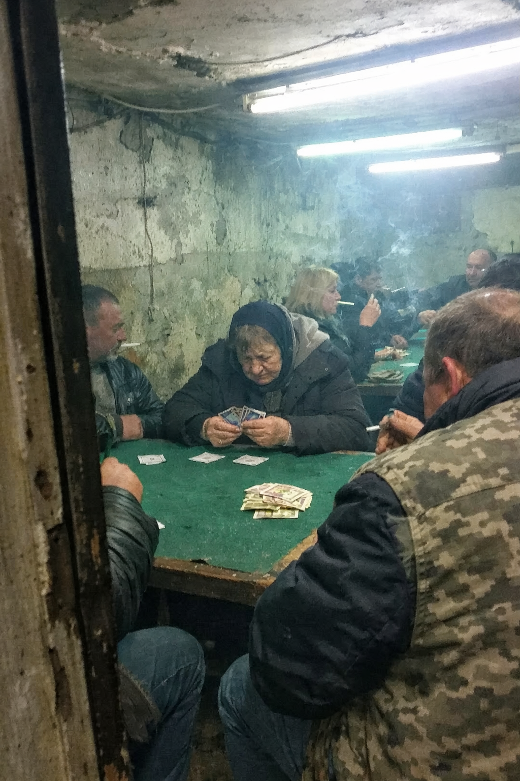 – Олив, не се бъркай в работите ми. Ти си само снахата – изсъска Корделия и ме прониза с поглед, от който ми прилоша. 2 e4156585 bbbd 4c34 85b4 9a683cd82626