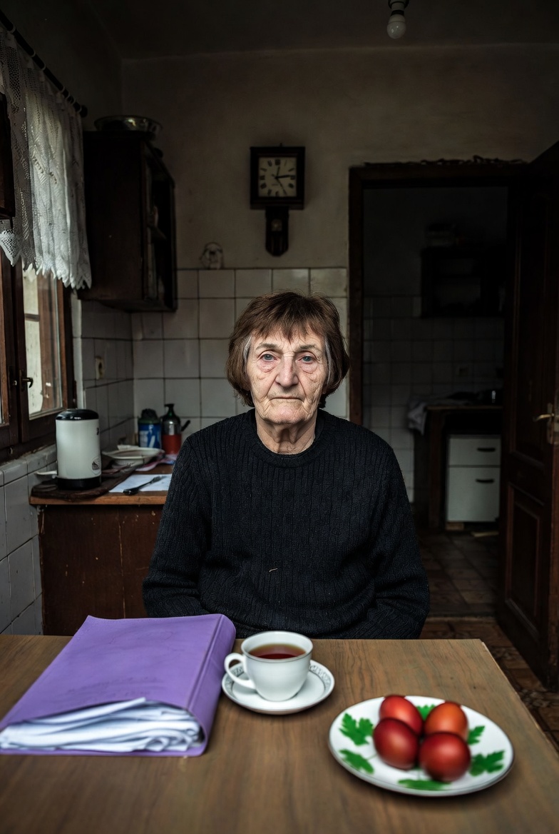 – Мамо, знам, че току-що ни купи къща, но бащата на Сияна каза, че не можеш да дойдеш за Великден. 1 image 1