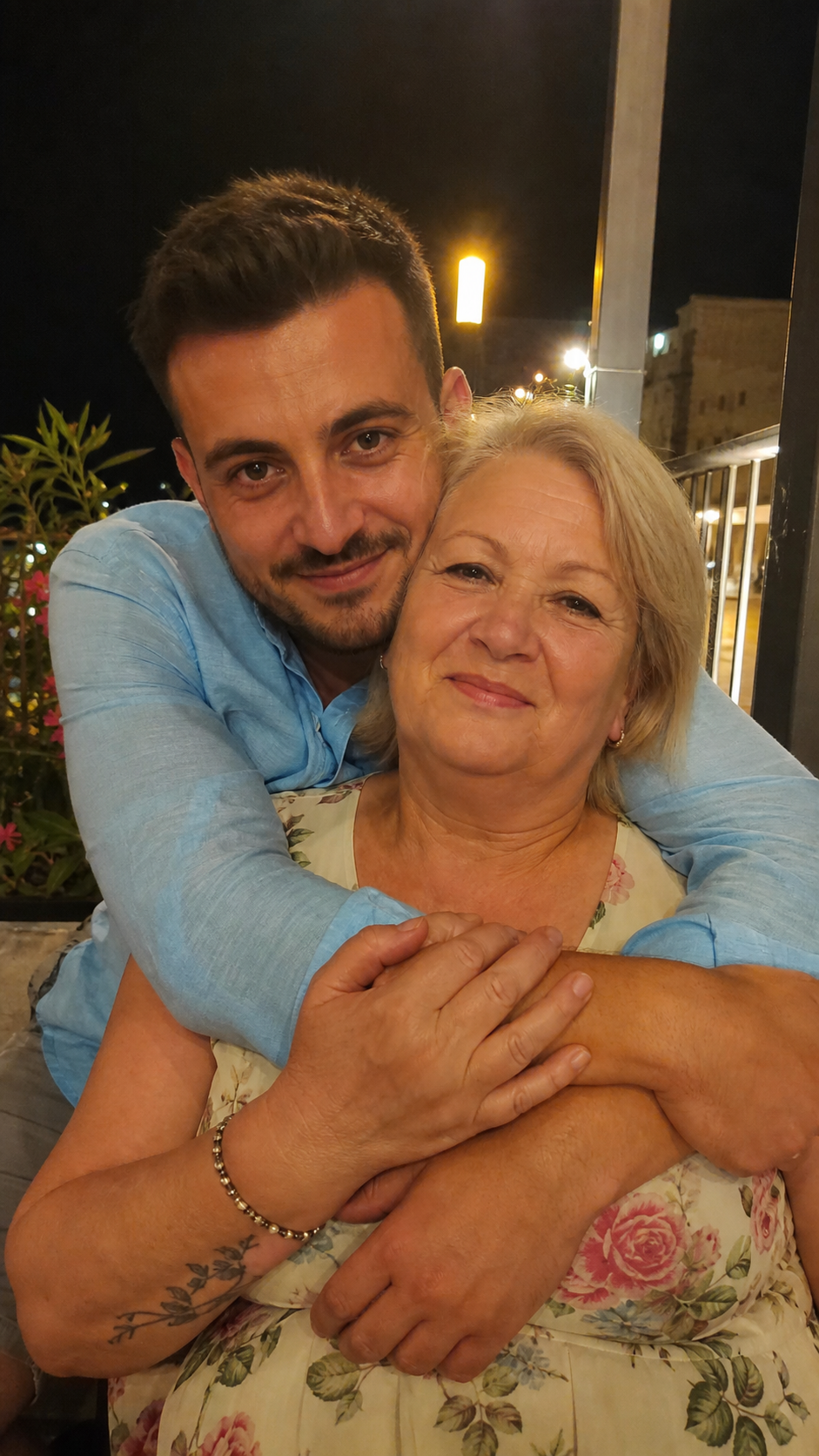 На 30 се ожених за жена на 60. Родителите ми ме нарекоха отвратителен, но в нощта, когато намерих скрития ѝ куфар, разбрах, че всъщност се страхуват от нея до смърт. 1 3a1cd27e 3c2d 47fb 8986 b63d440cee41