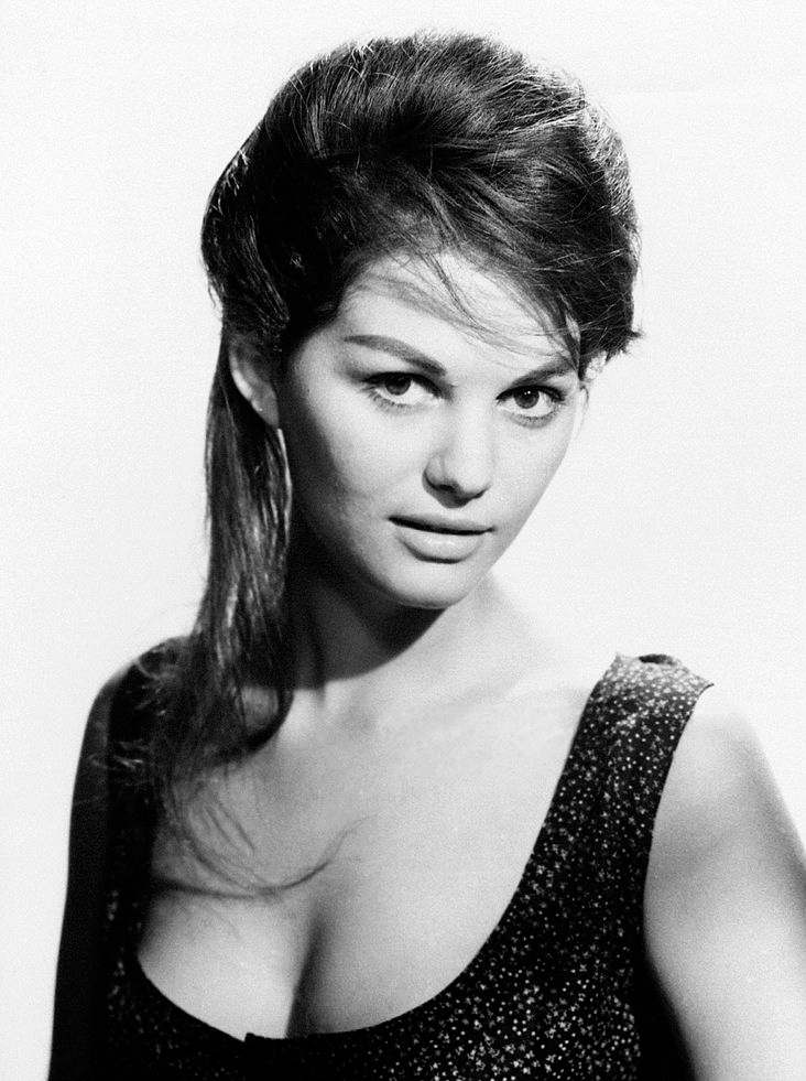 През 70‑те мъжете я наричаха жената с най‑красивото лице в света 😍 2 Claudia Cardinale 1960
